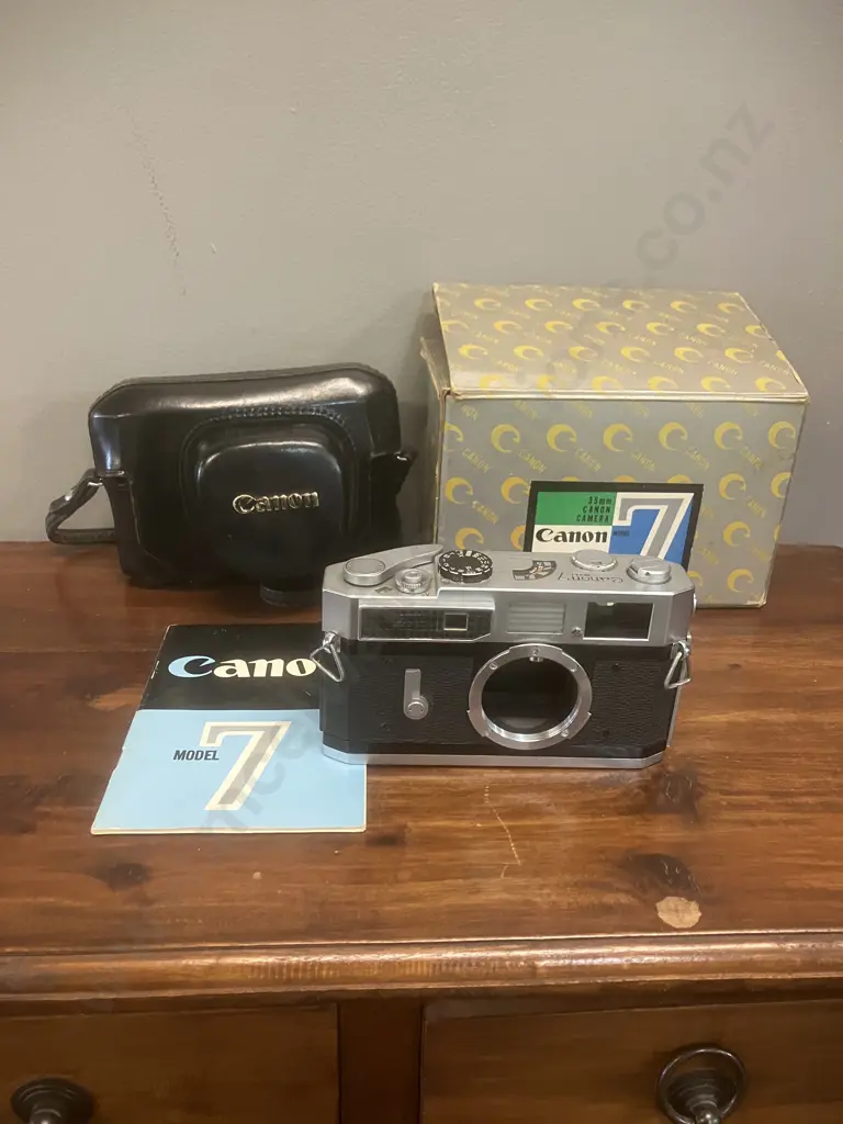 Canon Model 7 35mm Rangefinder Film Camera Body #851966, Box, Manual & Leather Case. 1961 - 1964 Japan Image 1++