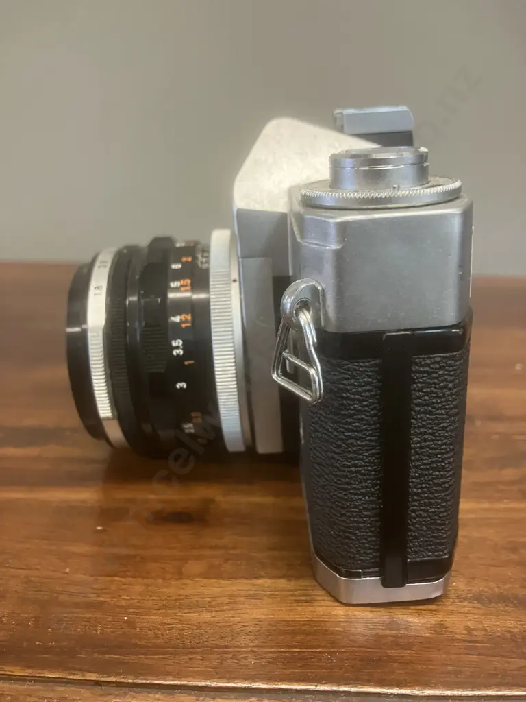 Canon FP 35mm SLR Film Camera #124287 With a Canon FL 50mm f/1.8 Lens & Canon FP Meter In Case - Japan 1964 Image 1++
