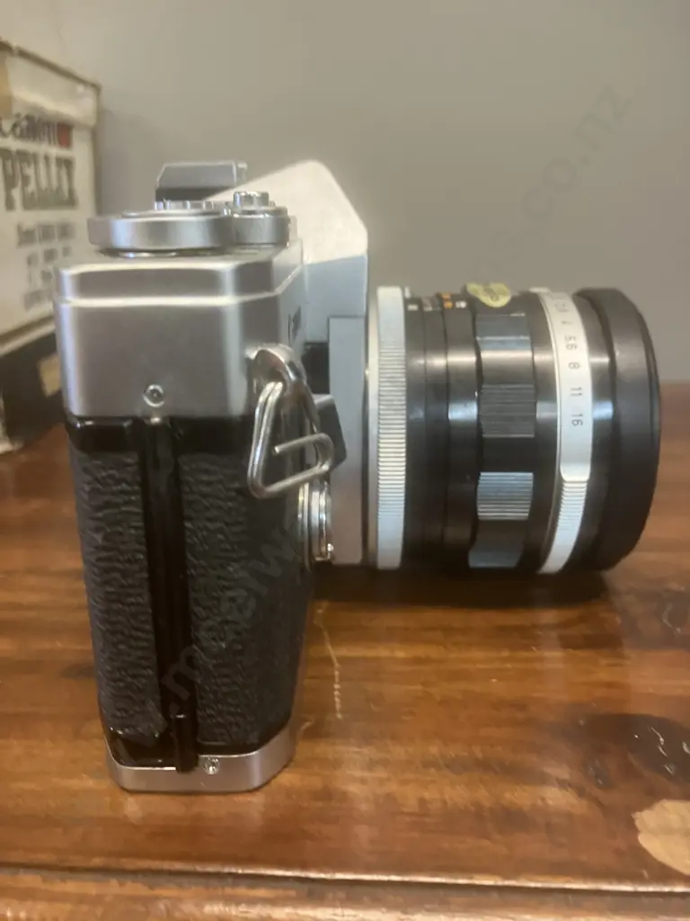 Canon Pellix QL 35mm SLR Film Camera #157676 With a Canon FL 50mm f/1.4 Lens #163161, Japan 1966 Image 1++