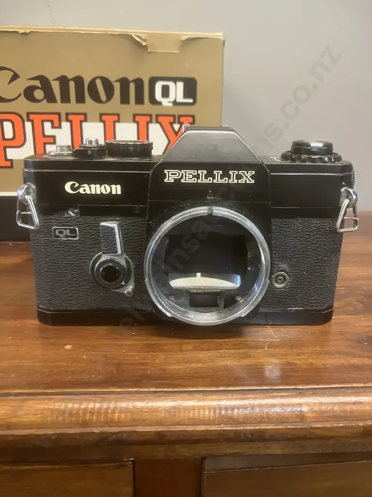 Canon Pellix QL 35mm SLR Film Camera Body (As Found Condition) #151165, Leather Pellix Case, Original Box, Japan 1966 Image 1++