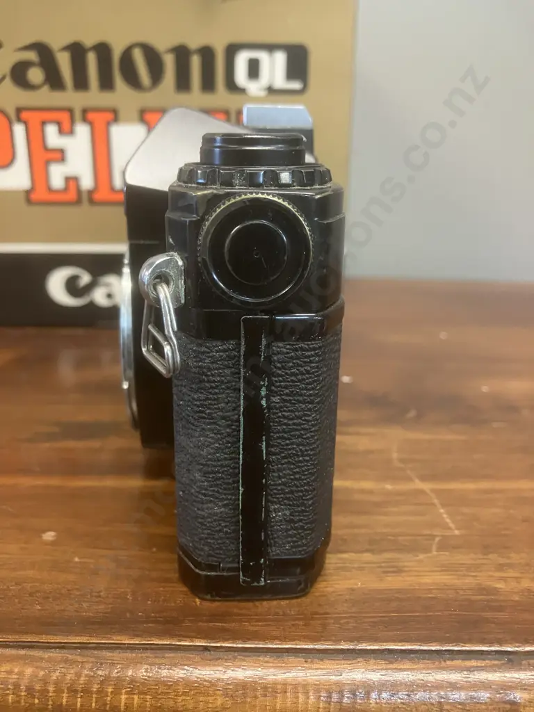 Canon Pellix QL 35mm SLR Film Camera Body (As Found Condition) #151165, Leather Pellix Case, Original Box, Japan 1966 Image 1++