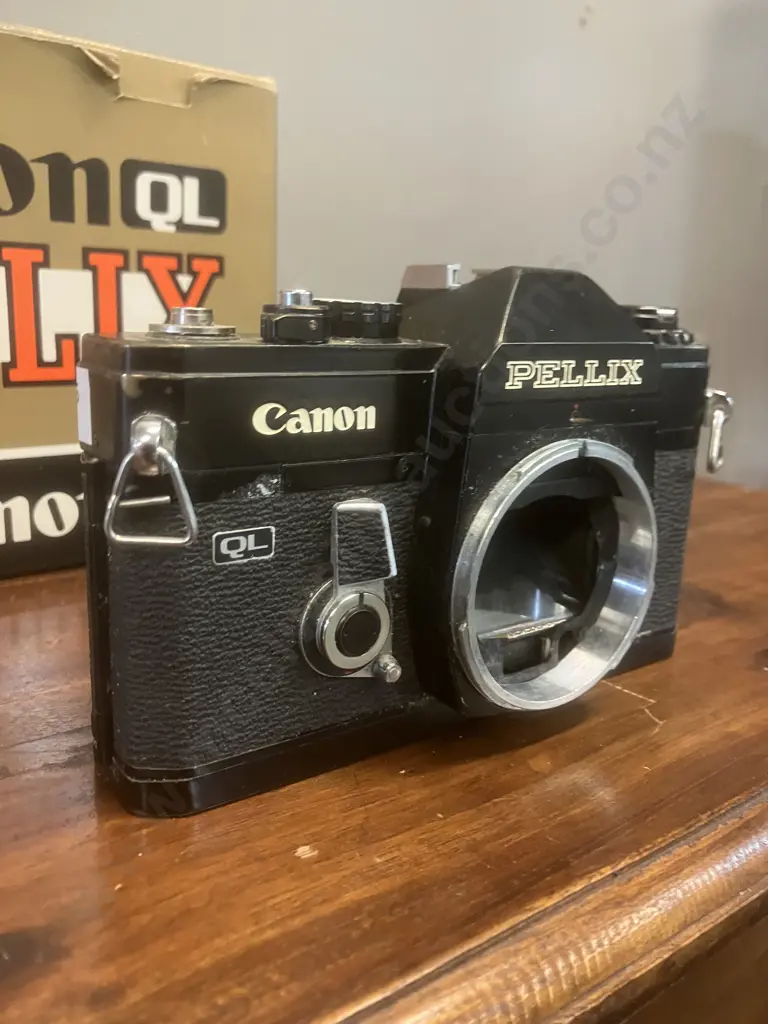 Canon Pellix QL 35mm SLR Film Camera Body (As Found Condition) #151165, Leather Pellix Case, Original Box, Japan 1966 Image 1++