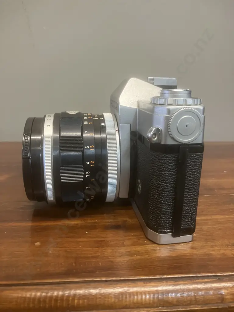 Canon Pellix 35mm SLR Film Camera #122274 & Canon FL 55mm f/1.2 Lens #14084, Japan 1965 Image 1++