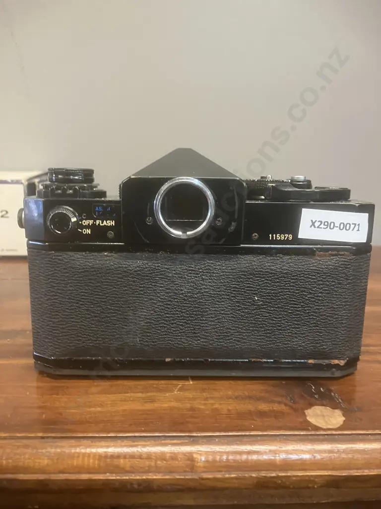 Canon F-1 35mm SLR Film Camera #115979 Canon FL 100mm f/3.5 Lens & Boxed Canon F2 Camera Holder, Japan 1971 - 1981 Image 1++