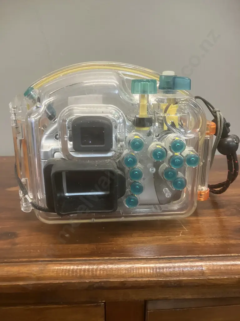 Canon PowerShot S1 IS 10x Compact Digital Camera With a Canon WP-DC20 Underwater Housing Image 1++