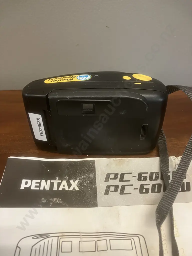 Pentax PC-606W 35mm Point & Shoot Film Camera With Operating Manual, Built-in Flash, Black Image 1++