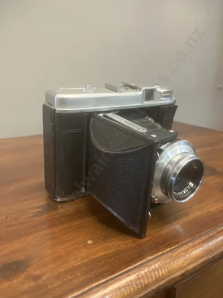 1950's Voigtlander Perkio I 6x6 Folding Camera With Vaskar 75mm f/4.5 Lens Made In Germany Image 1++