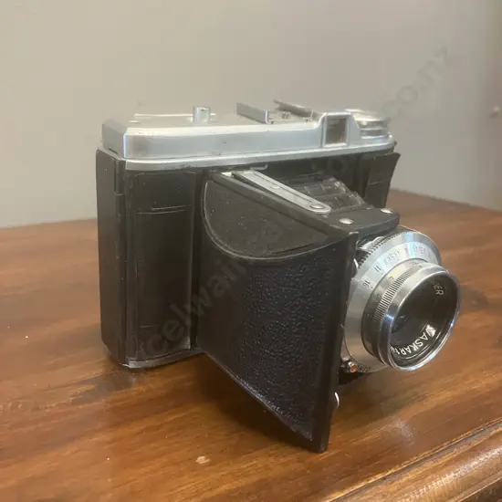 1950's Voigtlander Perkio I 6x6 Folding Camera With Vaskar 75mm f/4.5 Lens Made In Germany