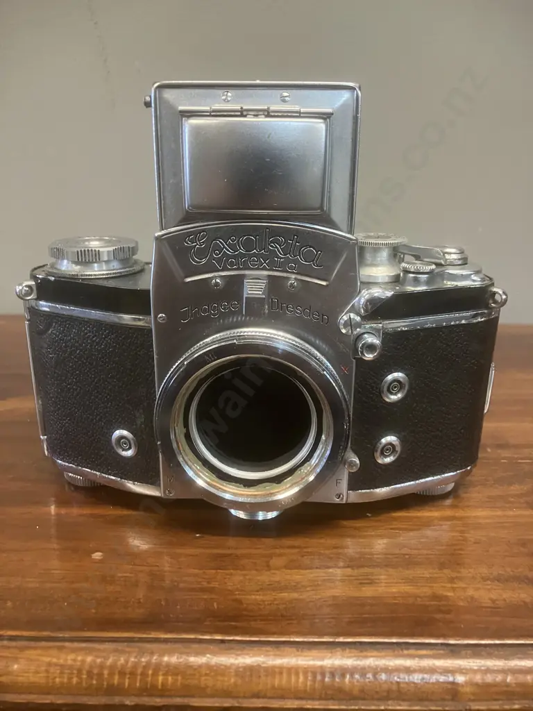 Exakta Varex IIa 35mm Film SLR Camera - Ihagee Kamerawerk Steenbergen & Co, Dresden 1958-60 Image 1++