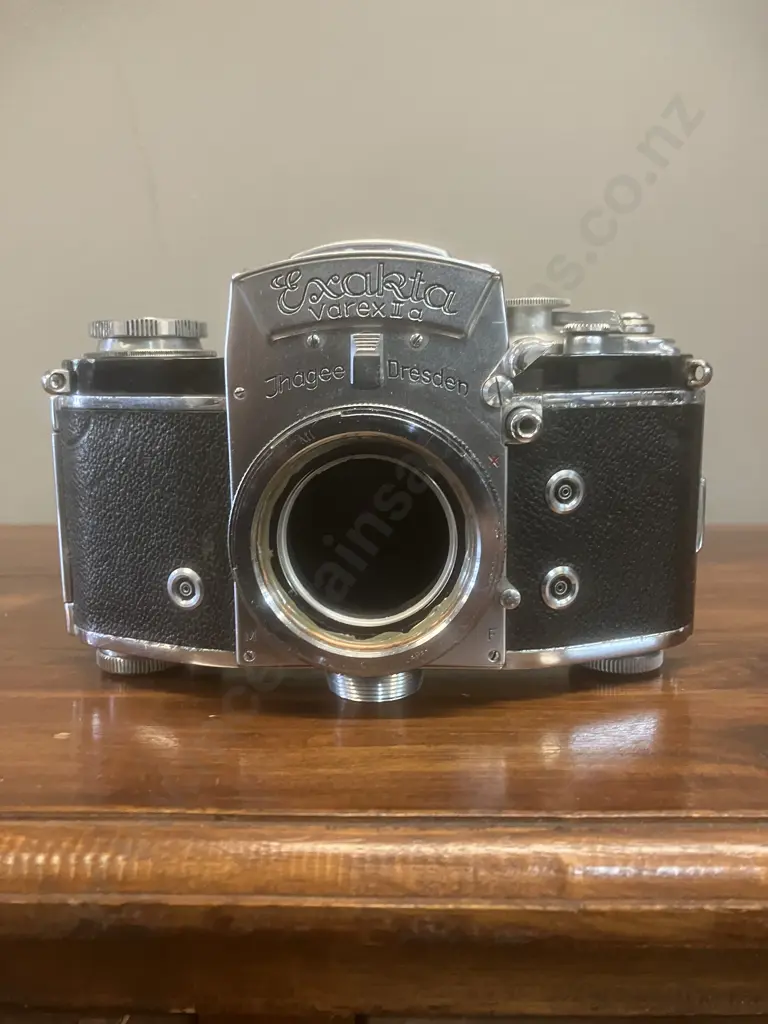 Exakta Varex IIa 35mm Film SLR Camera - Ihagee Kamerawerk Steenbergen & Co, Dresden 1958-60 Image 1++