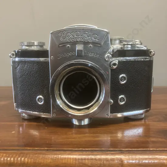 Exakta Varex IIa 35mm Film SLR Camera - Ihagee Kamerawerk Steenbergen & Co, Dresden 1958-60