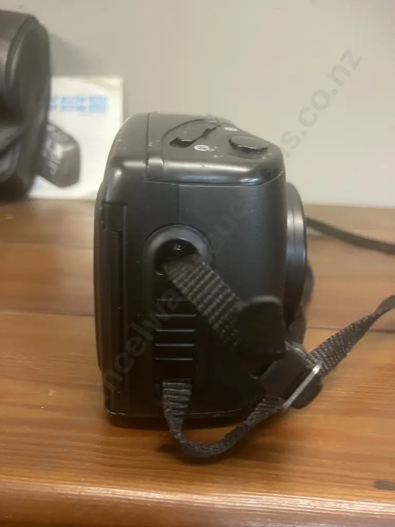 Samsung AF Zoom 1050 With Case, Strap & Manual - 35mm Point & Shoot Film Camera, 38-105mm Lens Image 1++