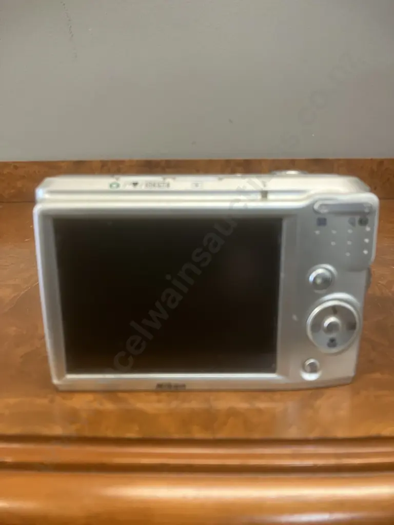 Nikon Coolpix L18 Compact Digital Camera 8MP With Nikkor 3x Optical Zoom - Silver Image 1++