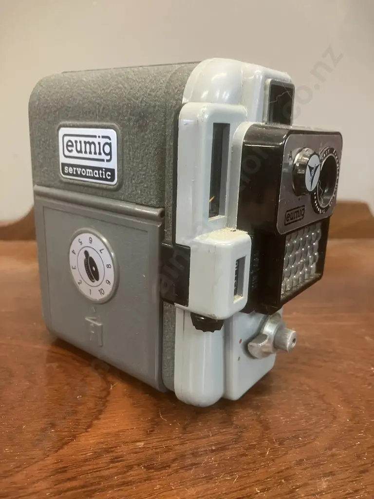 Eumig Servomatic Fixed Focus Double 8mm Movie Camera Introduced by Eumig In 1958 Image 1++