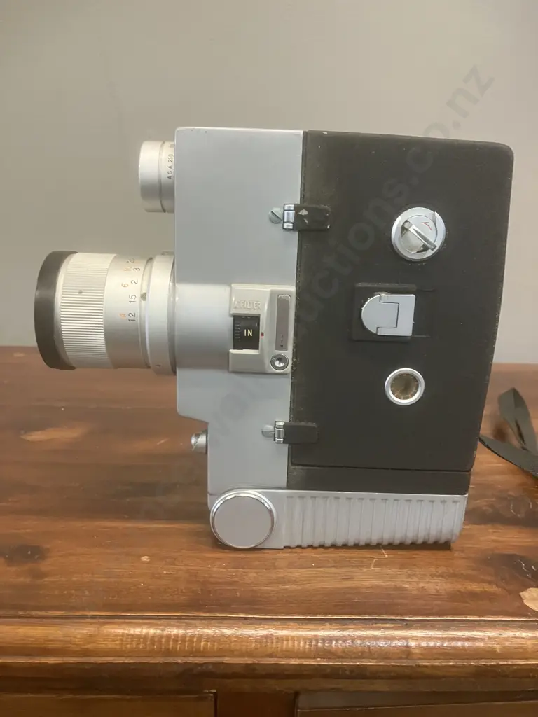 Sankyo Auto 5X 8mm Cine Movie Camera with f=7.4 / 37mm Zoom Lens - 1965 to 1966 Japan Image 1++