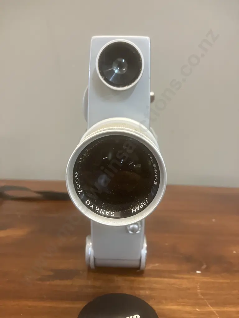 Sankyo Auto 5X 8mm Cine Movie Camera with f=7.4 / 37mm Zoom Lens - 1965 to 1966 Japan Image 1++