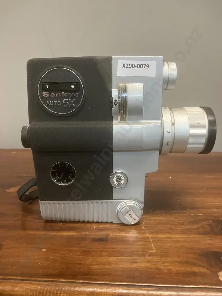 Sankyo Auto 5X 8mm Cine Movie Camera with f=7.4 / 37mm Zoom Lens - 1965 to 1966 Japan Image 1++