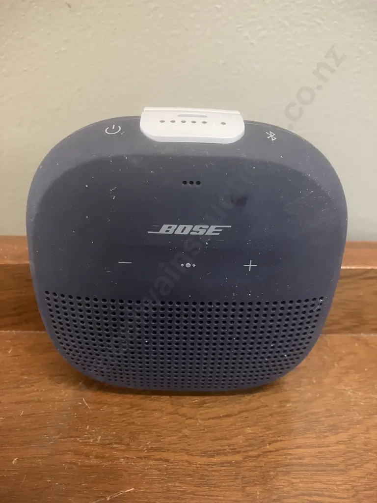 Bose SoundLink Micro Portable Bluetooth Speaker (1st Gen) Model 423161- Blue Image 1++