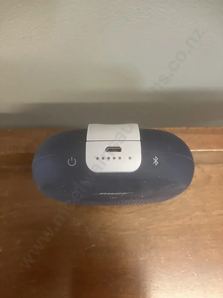 Bose SoundLink Micro Portable Bluetooth Speaker (1st Gen) Model 423161- Blue Image 1++