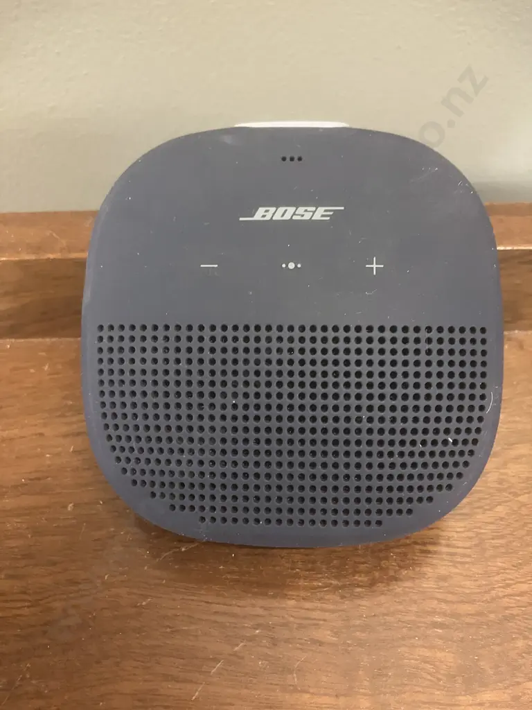 Bose SoundLink Micro Portable Bluetooth Speaker (1st Gen) Model 423161- Blue Image 1++