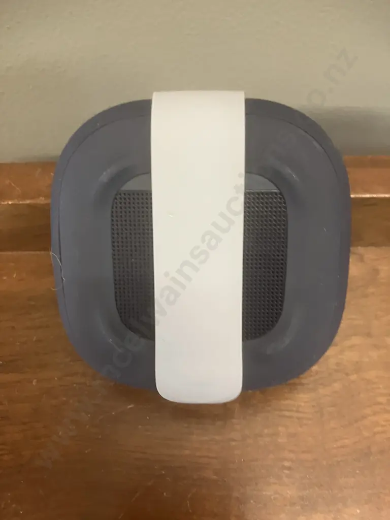 Bose SoundLink Micro Portable Bluetooth Speaker (1st Gen) Model 423161- Blue Image 1++