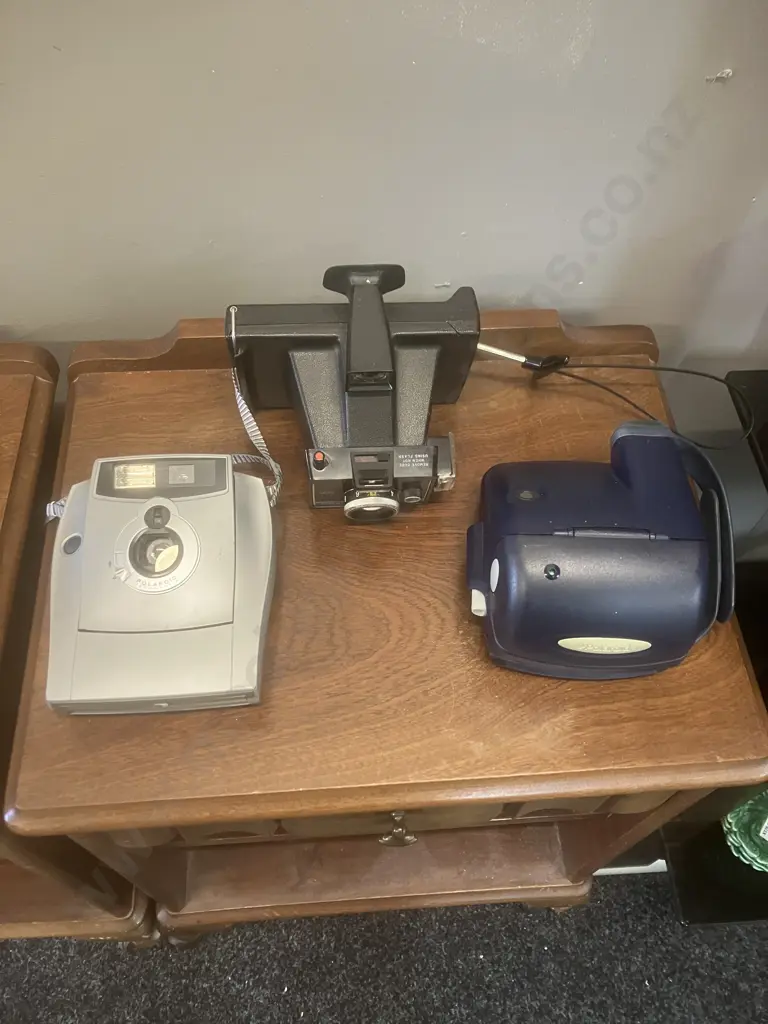 Vintage Polaroid Instant Film Cameras - Spectra 1200FF, Colorpack ll & 600 Series Image 1++