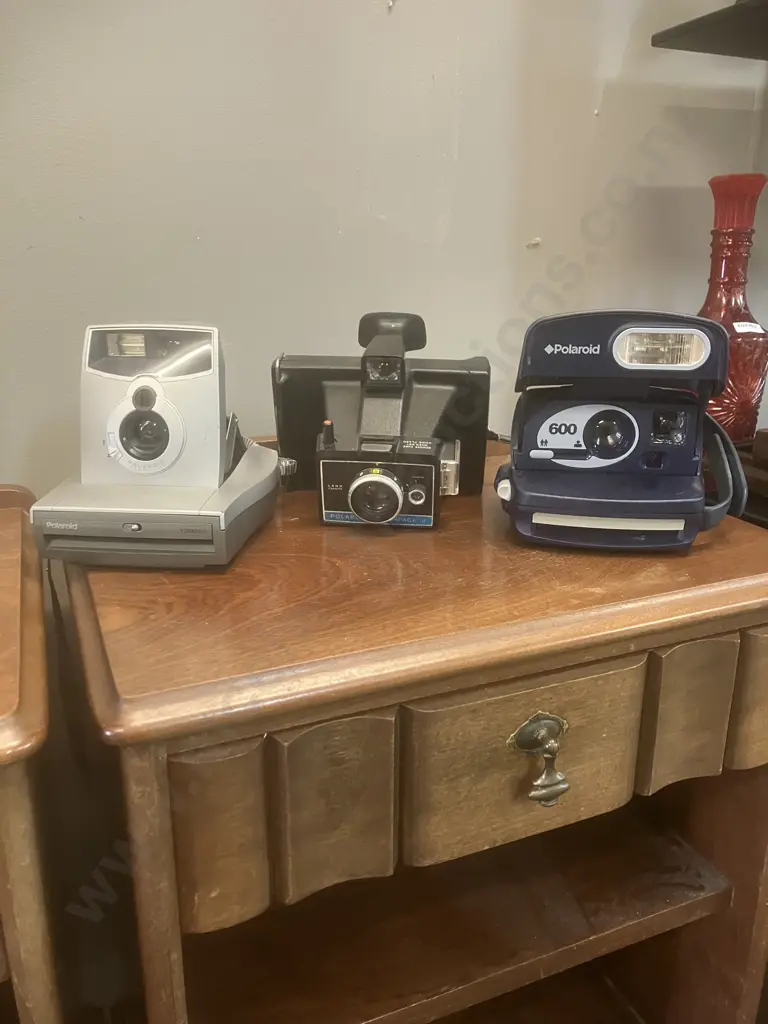 Vintage Polaroid Instant Film Cameras - Spectra 1200FF, Colorpack ll & 600 Series Image 1++