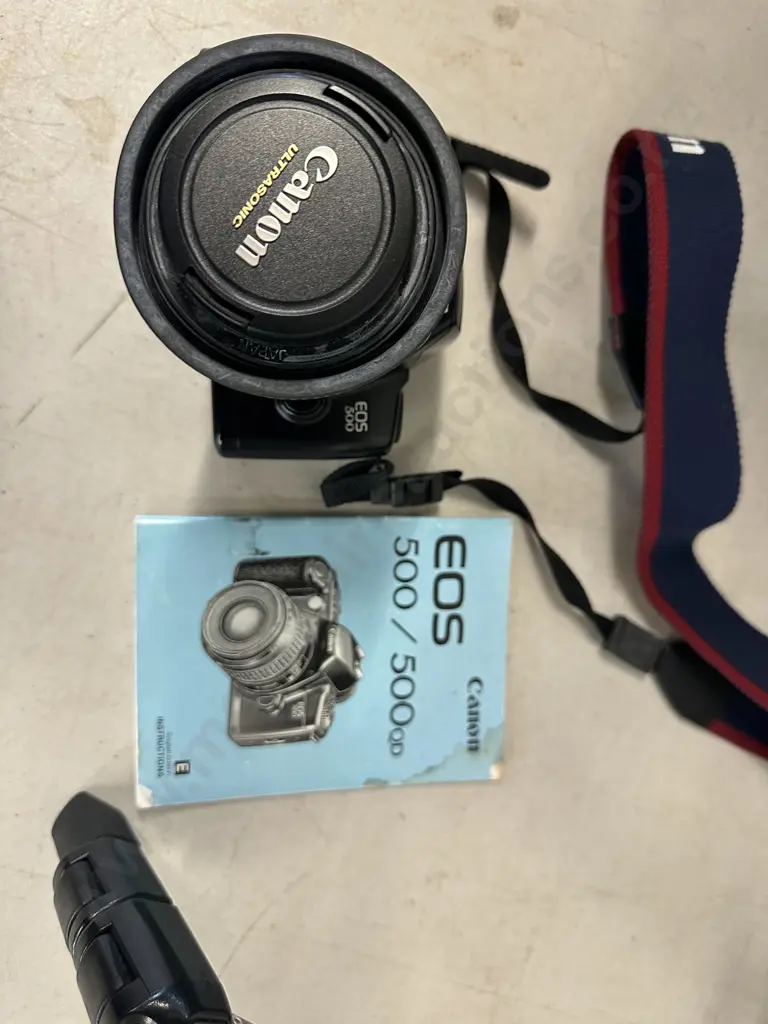 Canon EOS 500 Camera With Canon Camera Bag & Slik U8000 Tripod Image 1++