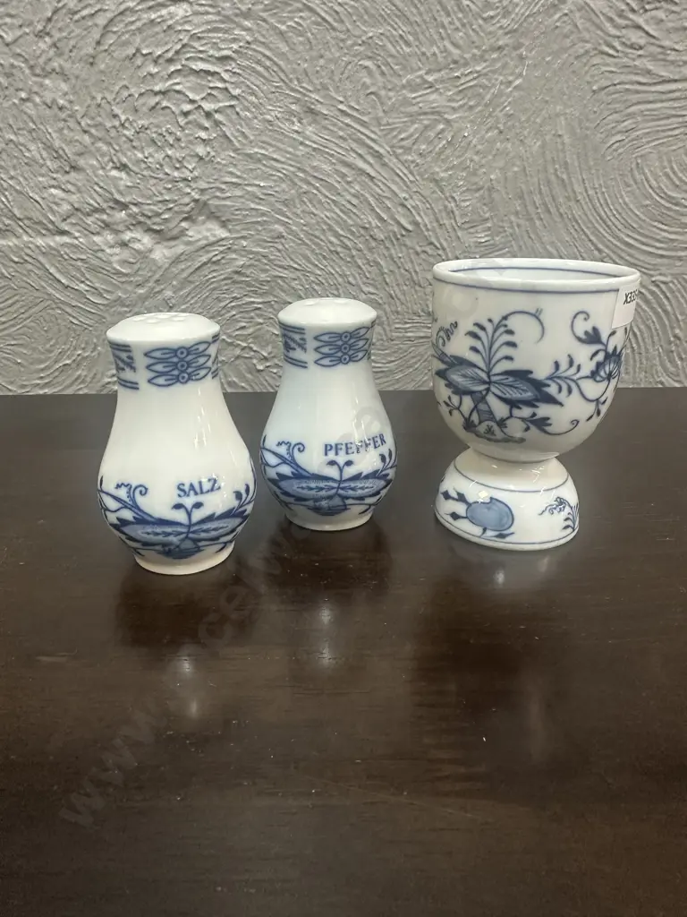 Vintage Meissen Blue Onion Egg Cup & Salt & Pepper Shakers Image 1++
