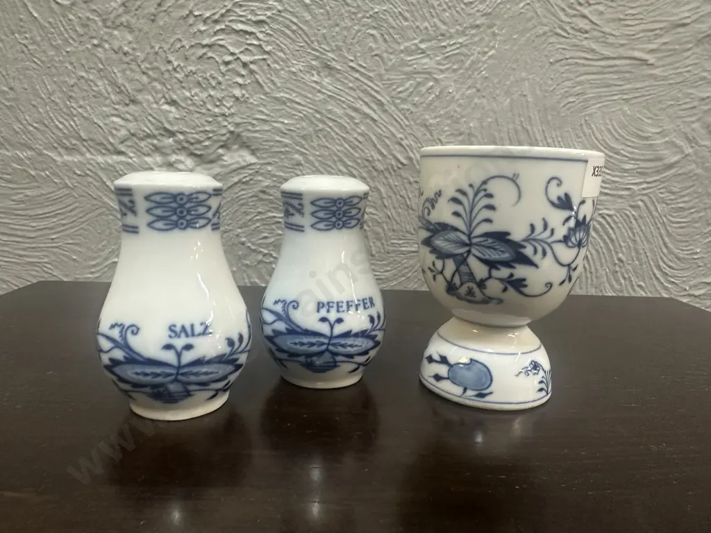 Vintage Meissen Blue Onion Egg Cup & Salt & Pepper Shakers Image 1++