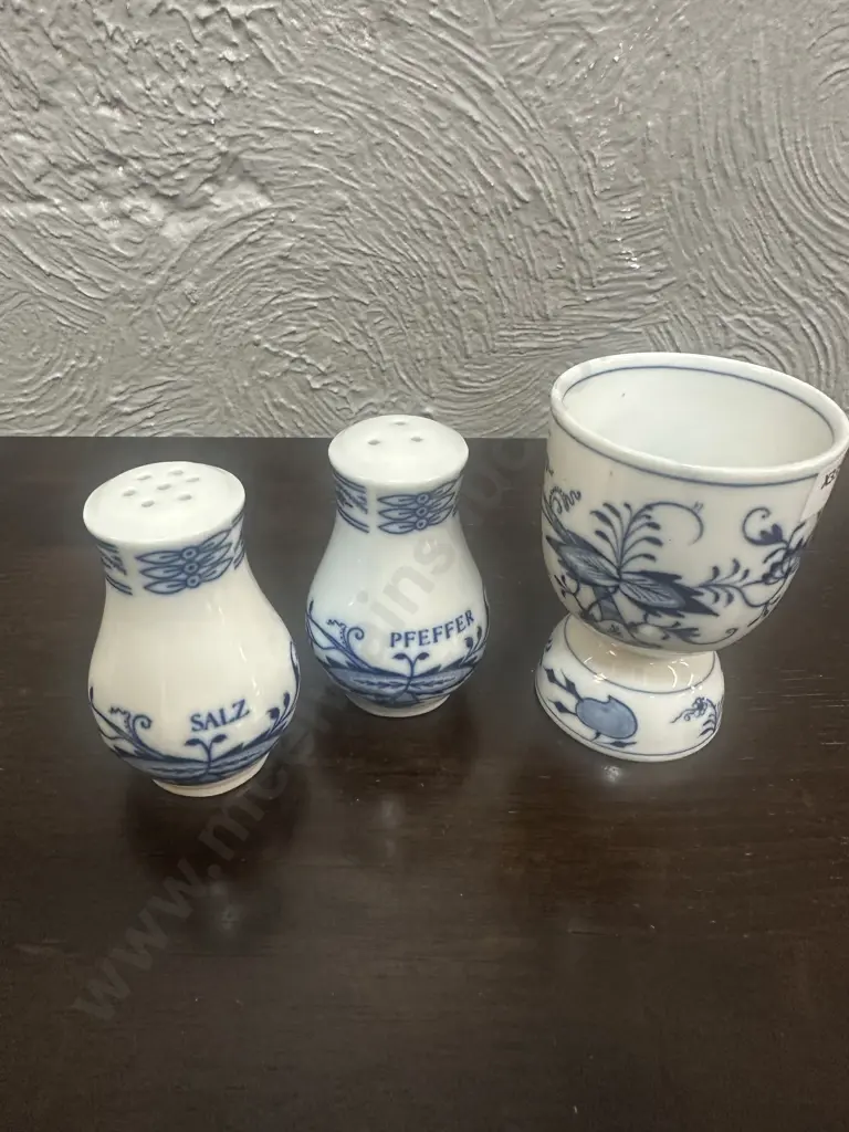 Vintage Meissen Blue Onion Egg Cup & Salt & Pepper Shakers Image 1++