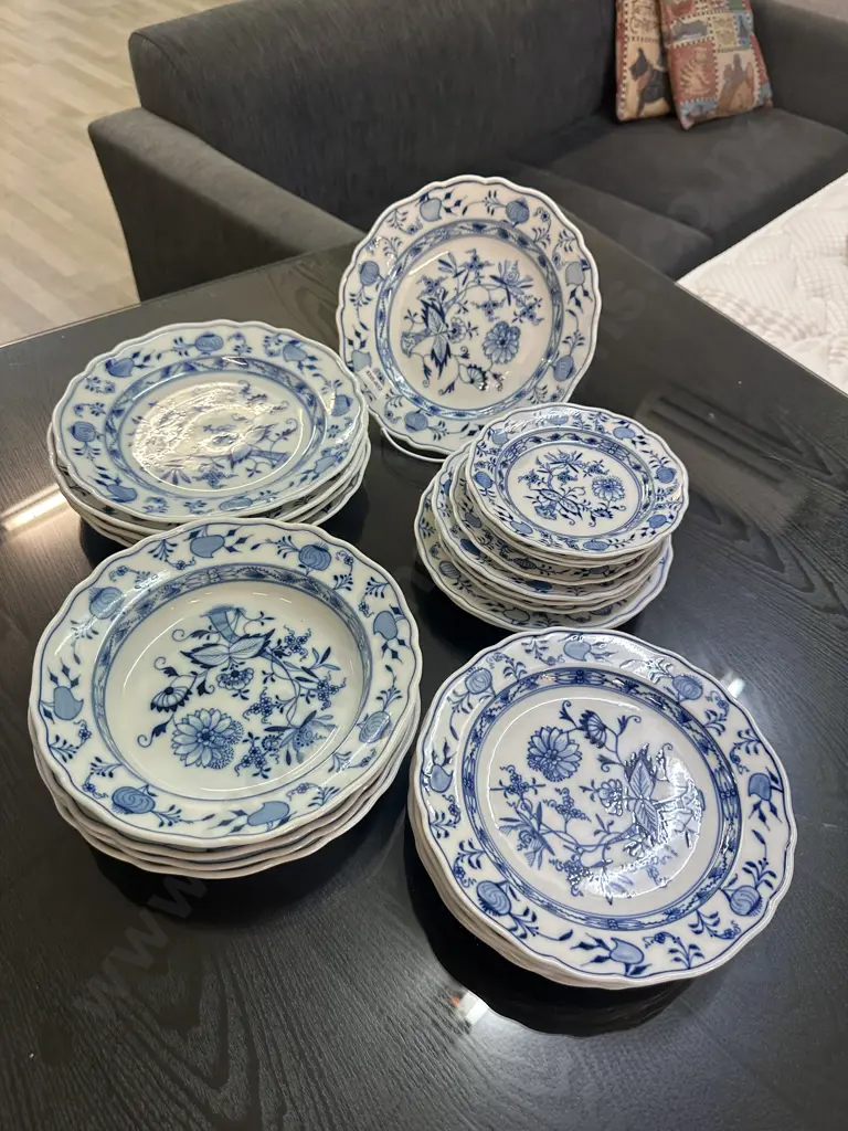 Selection Of Vintage Meissen Blue Onion Dinner Ware Items Image 1++