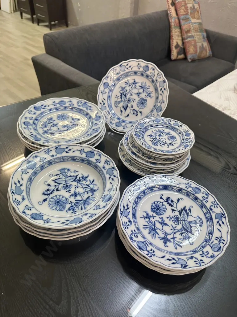 Selection Of Vintage Meissen Blue Onion Dinner Ware Items Image 1++