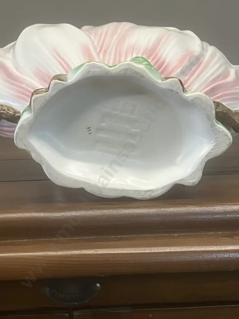 A Sylvac Magnolia Twin Handle Vase. 16 x 30cm Image 1++