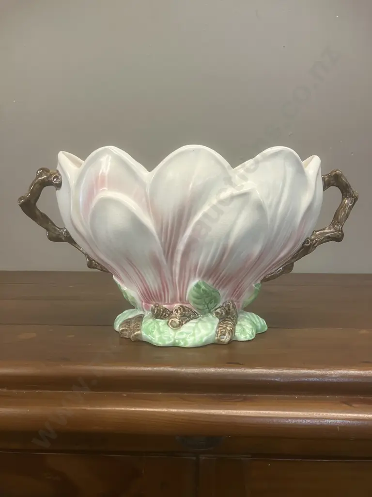 A Sylvac Magnolia Twin Handle Vase. 16 x 30cm Image 1++