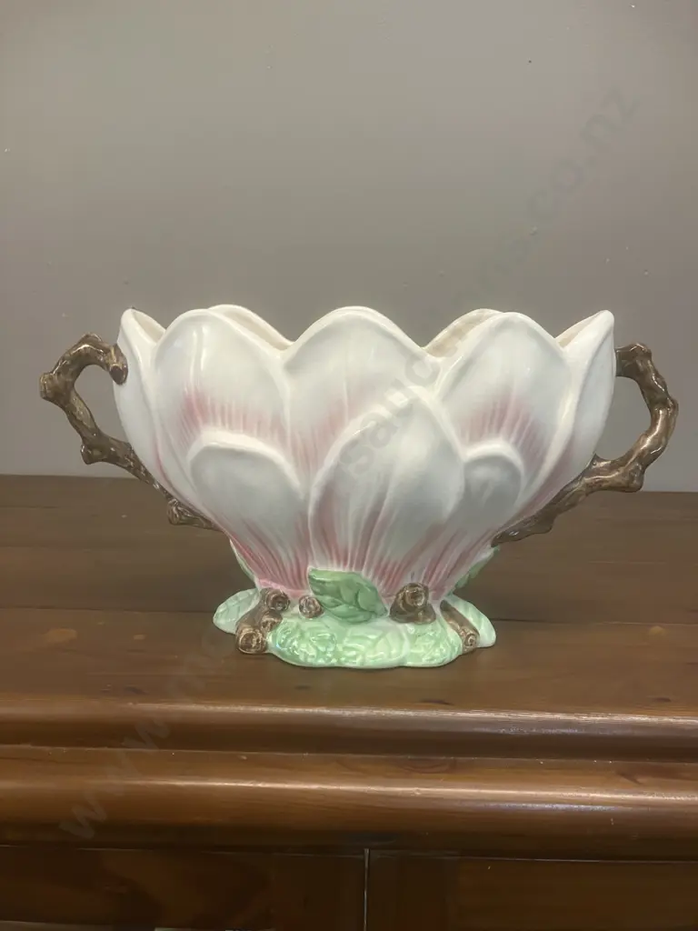 A Sylvac Magnolia Twin Handle Vase. 16 x 30cm Image 1++