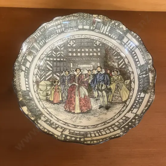 Royal Doulton “Old Moreton Hall” Serving Bowl D3858 - Queen Elizabeth at Old Moreton 1589, Issued 1915 - 1933. 24.5cm