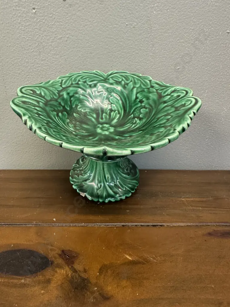 Vintage Green Majolica Pedestal Dish Moulded Spiralling Leaf Pattern H10cm. Image 1++