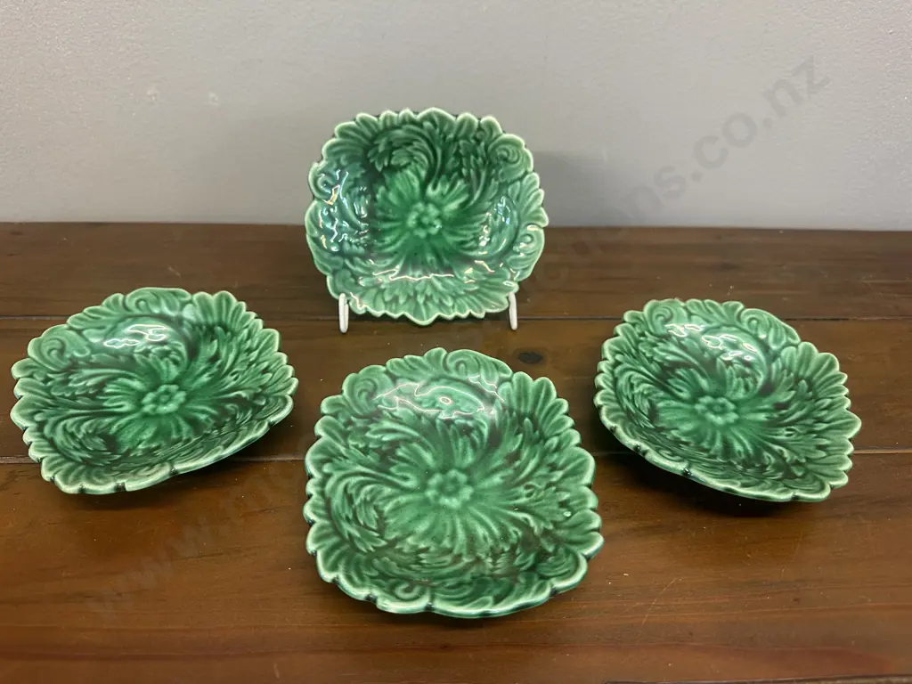 Vintage Green Majolica Moulded Spiralling Leaf Pattern Dishes x4 Image 1++