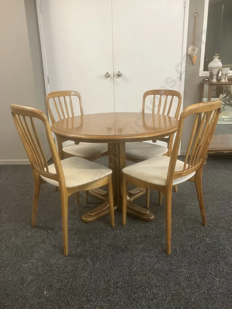 MCM Scandinavian Style Round Oak Extendable Dining Table & 4 Oak Slat Back Chairs Image 1++