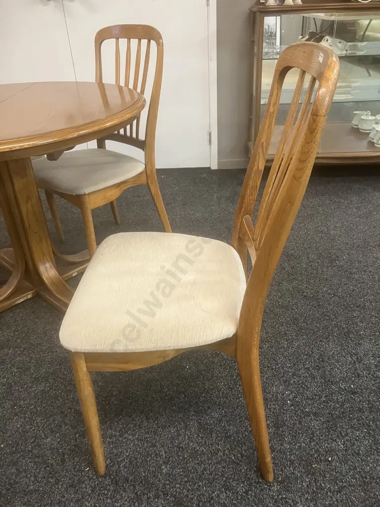 MCM Scandinavian Style Round Oak Extendable Dining Table & 4 Oak Slat Back Chairs Image 1++