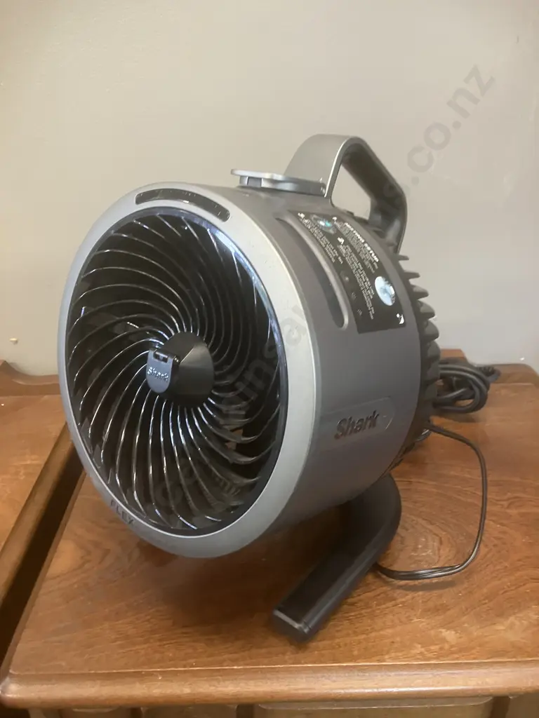 Shark FlexBreeze HydroGo Misting Portable Fan - Black (FA052QANZ) Image 1++