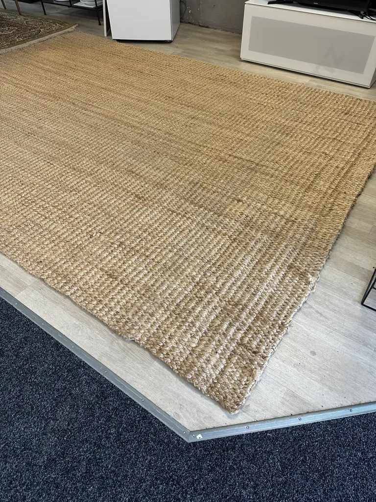 Large Jute Floor Mat 334x237cm. Image 1++