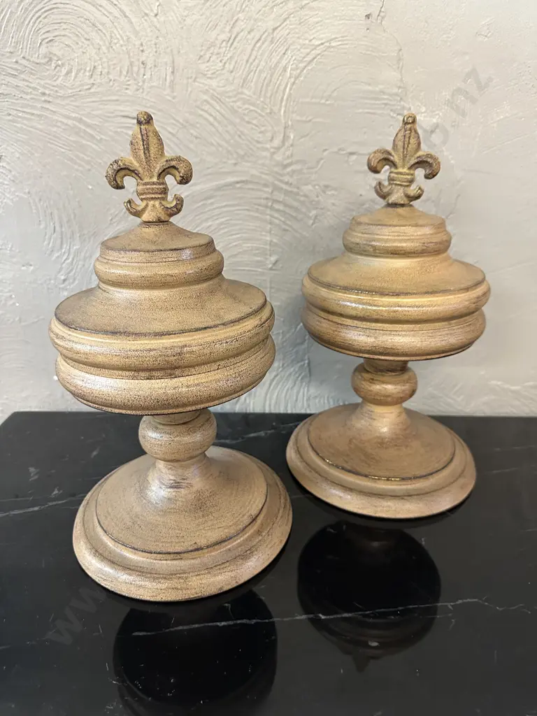 Pair Of Decorative Metal Finials Distressed Look H33 Image 1++