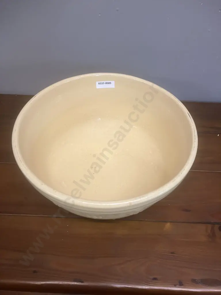 Mid-Century Temuka Ware Mixing Bowl. 11.5 x 24.5cm Image 1++