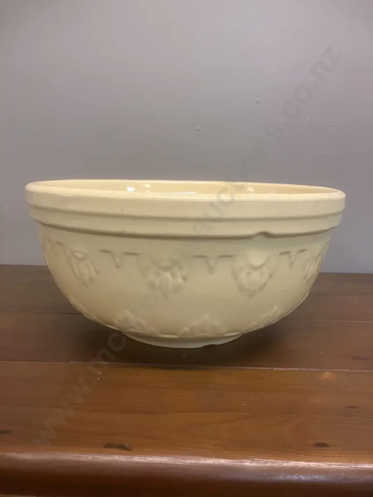 Mid-Century Temuka Ware Mixing Bowl. 11.5 x 24.5cm Image 1++