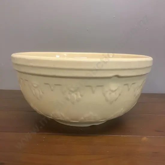 Mid-Century Temuka Ware Mixing Bowl. 11.5 x 24.5cm