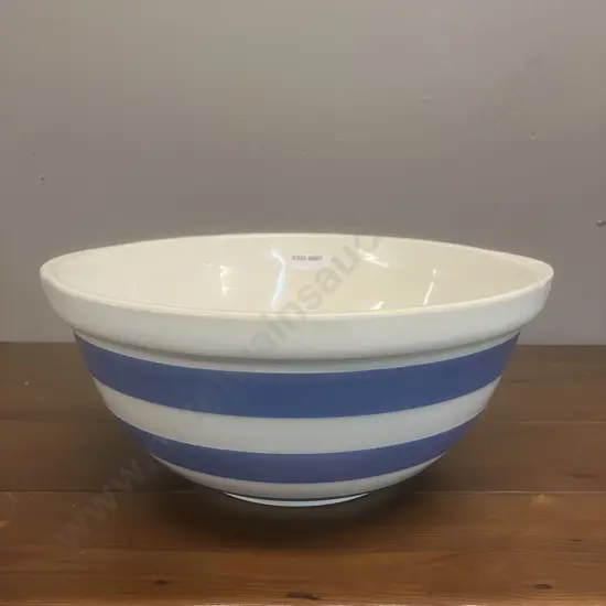 A Vintage Mid-Century TG Green Cornish Kitchen Ware Mixing Bowl in Blue and White. 11 x 25cm