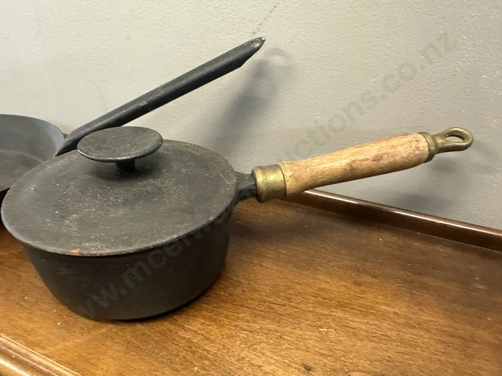Cast Iron Salter Pot With Wooden Handle & Pan Image 1++