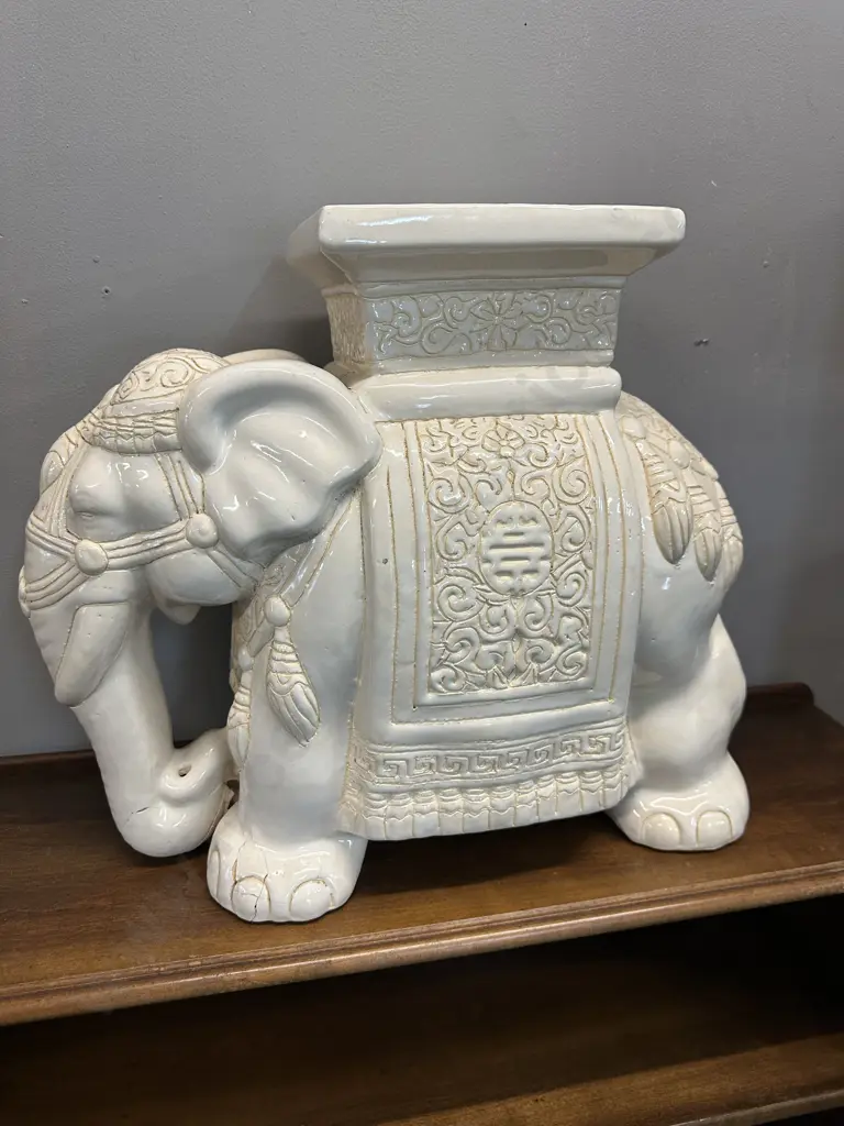 Vintage Style Glazed Cream Ceramic Elephant Plant Stand H45cm. (af) Image 1++